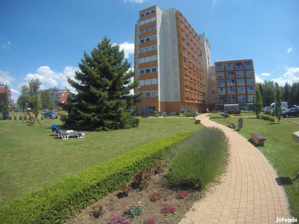 Vizparti Sas Apartman Сиофок Екстериор снимка