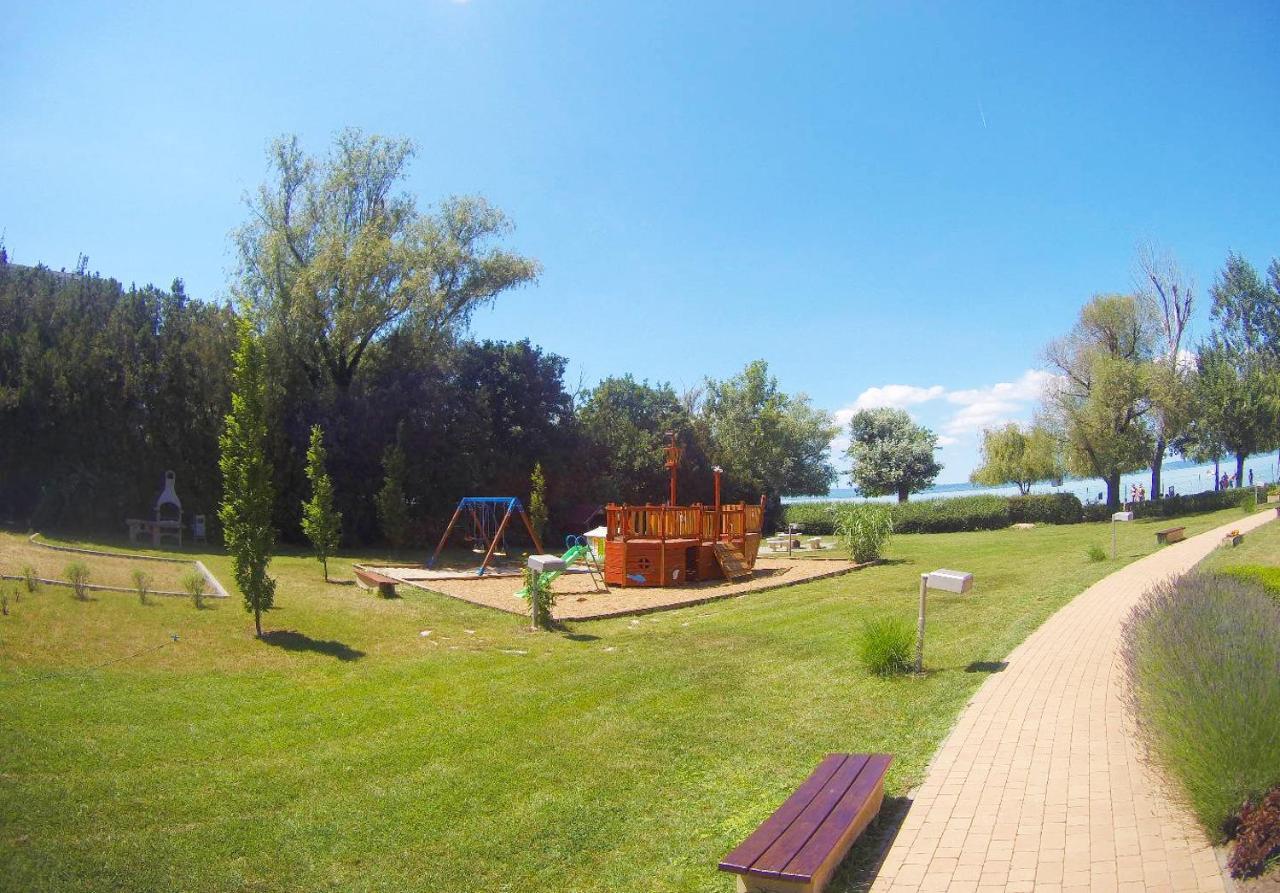 Vizparti Sas Apartman Сиофок Екстериор снимка