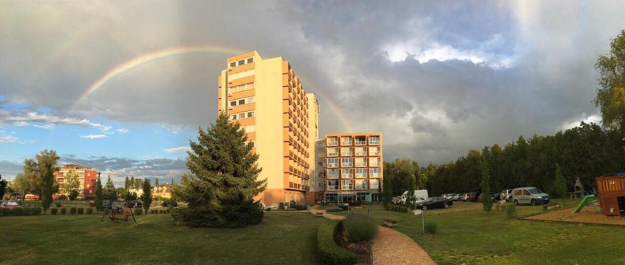 Vizparti Sas Apartman Сиофок Екстериор снимка