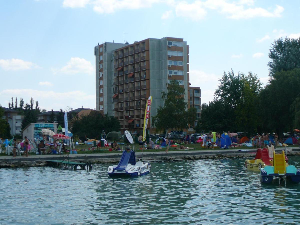 Vizparti Sas Apartman Сиофок Екстериор снимка